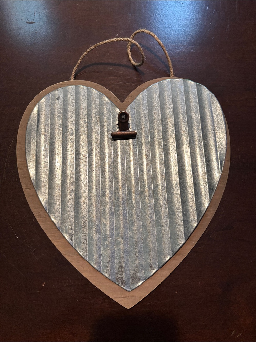 Wooden Heart-Shaped Corrugated Metal Hanging Picture Display NWT